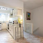 Cosy 2 Bed Apartment - Close To Leeds Centre